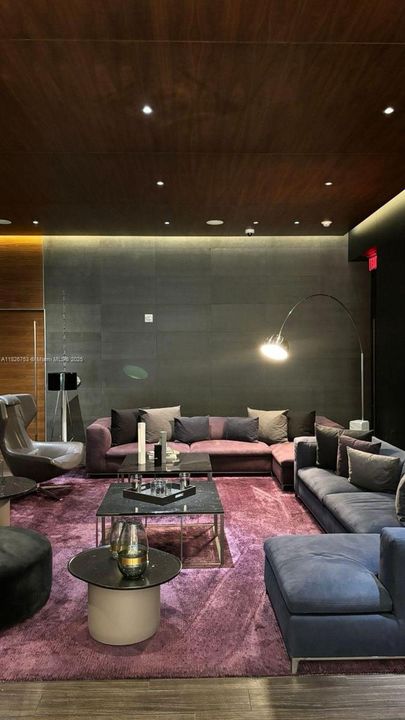 For Sale: $1,495,000 (3 beds, 3 baths, 1660 Square Feet)