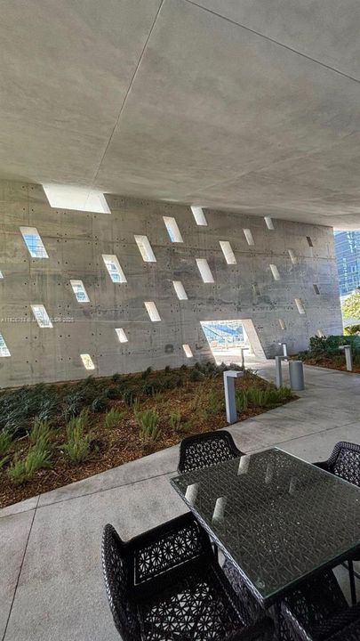 For Sale: $1,495,000 (3 beds, 3 baths, 1660 Square Feet)