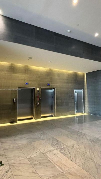 For Sale: $1,495,000 (3 beds, 3 baths, 1660 Square Feet)