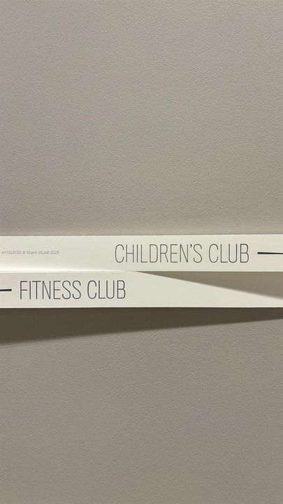 For Sale: $1,495,000 (3 beds, 3 baths, 1660 Square Feet)