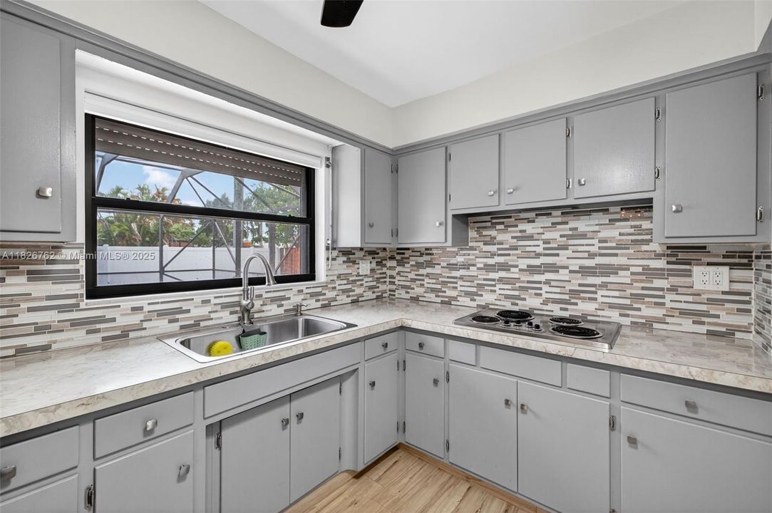 Vendido Recientemente: $575,000 (3 camas, 2 baños, 1714 Pies cuadrados)