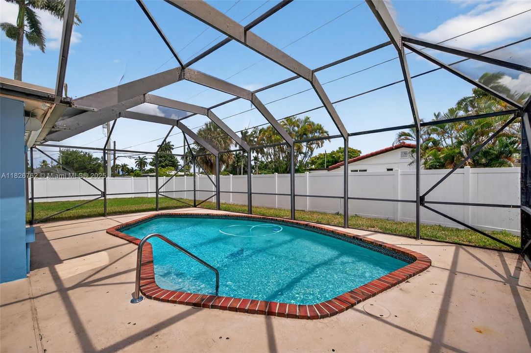 Vendido Recientemente: $575,000 (3 camas, 2 baños, 1714 Pies cuadrados)