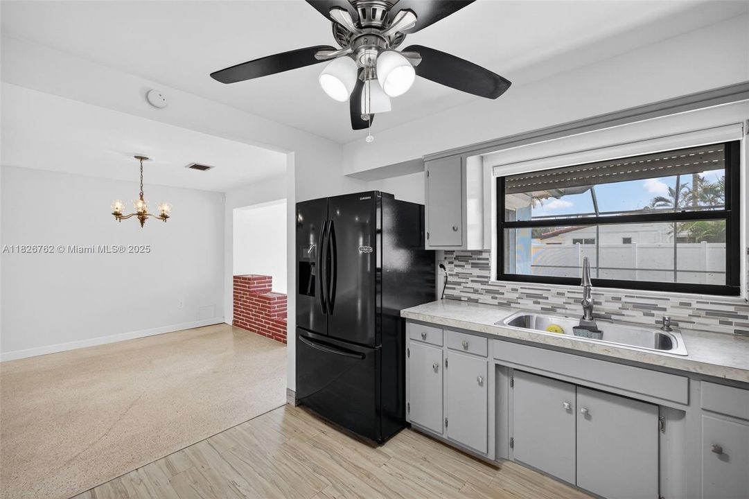 Vendido Recientemente: $575,000 (3 camas, 2 baños, 1714 Pies cuadrados)