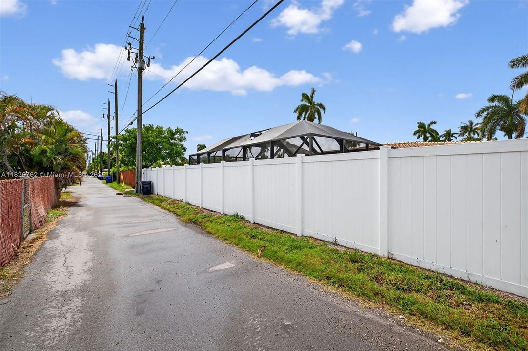 Vendido Recientemente: $575,000 (3 camas, 2 baños, 1714 Pies cuadrados)