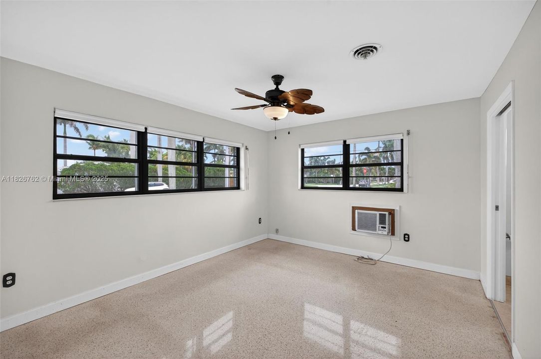 Vendido Recientemente: $575,000 (3 camas, 2 baños, 1714 Pies cuadrados)