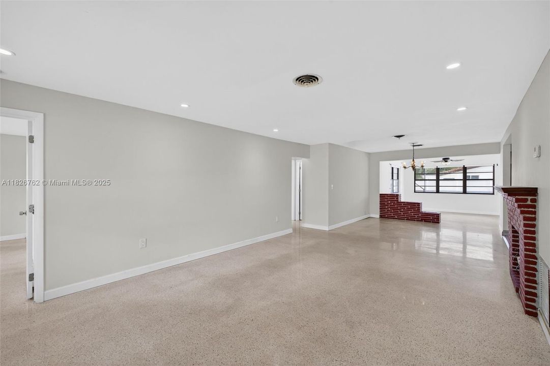 Vendido Recientemente: $575,000 (3 camas, 2 baños, 1714 Pies cuadrados)