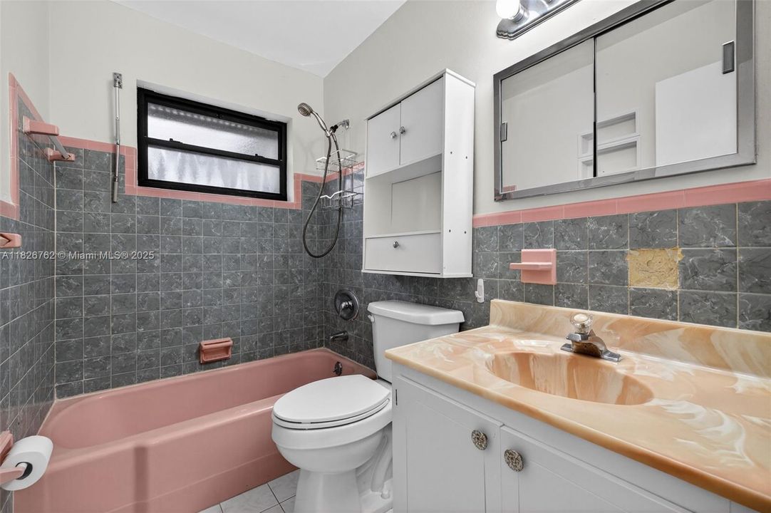 Vendido Recientemente: $575,000 (3 camas, 2 baños, 1714 Pies cuadrados)