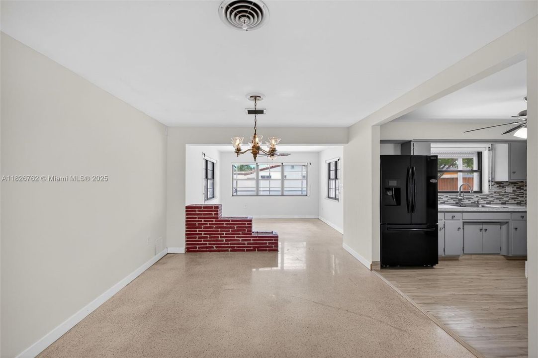 Vendido Recientemente: $575,000 (3 camas, 2 baños, 1714 Pies cuadrados)