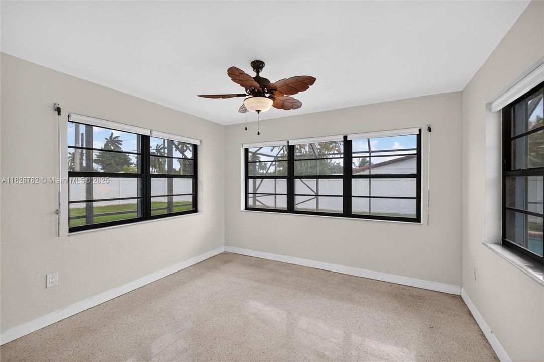 Vendido Recientemente: $575,000 (3 camas, 2 baños, 1714 Pies cuadrados)