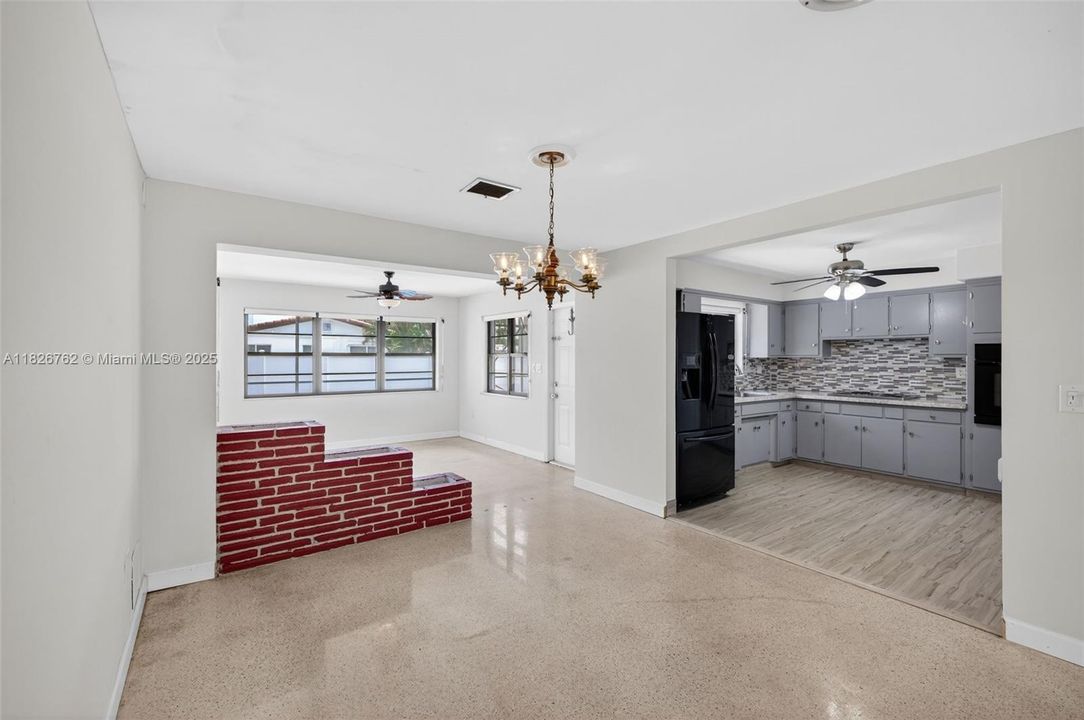 Vendido Recientemente: $575,000 (3 camas, 2 baños, 1714 Pies cuadrados)