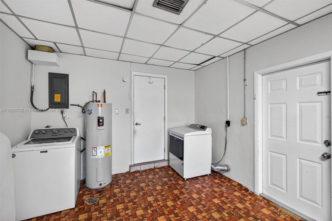 Vendido Recientemente: $575,000 (3 camas, 2 baños, 1714 Pies cuadrados)