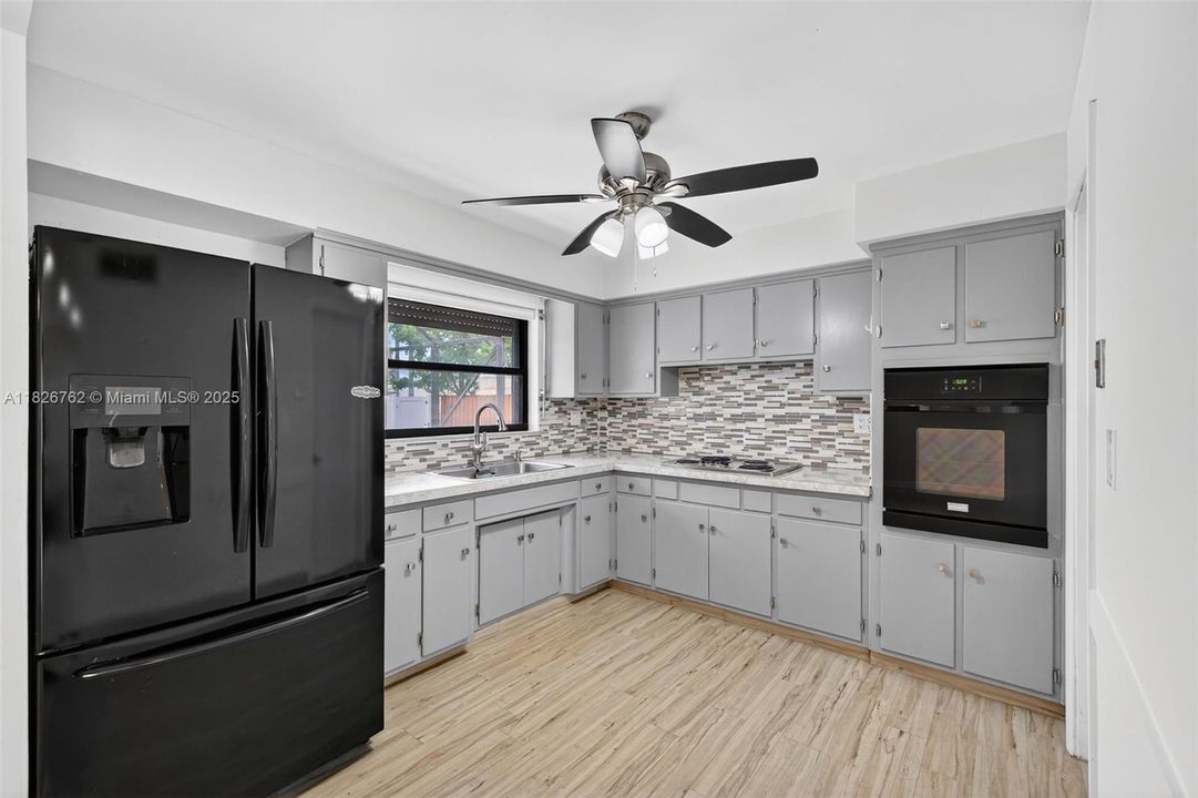 Vendido Recientemente: $575,000 (3 camas, 2 baños, 1714 Pies cuadrados)