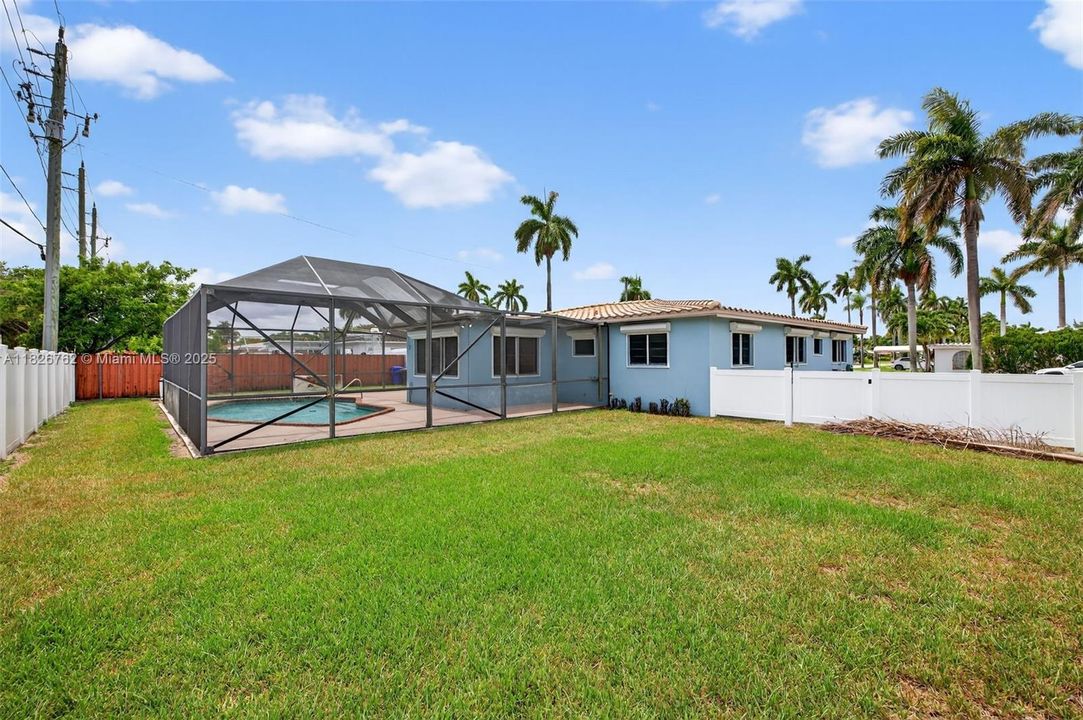 Vendido Recientemente: $575,000 (3 camas, 2 baños, 1714 Pies cuadrados)