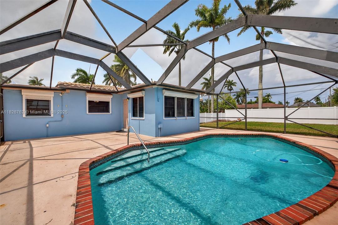 Vendido Recientemente: $575,000 (3 camas, 2 baños, 1714 Pies cuadrados)