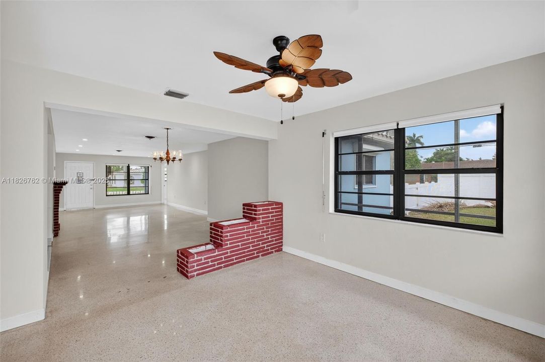 Vendido Recientemente: $575,000 (3 camas, 2 baños, 1714 Pies cuadrados)