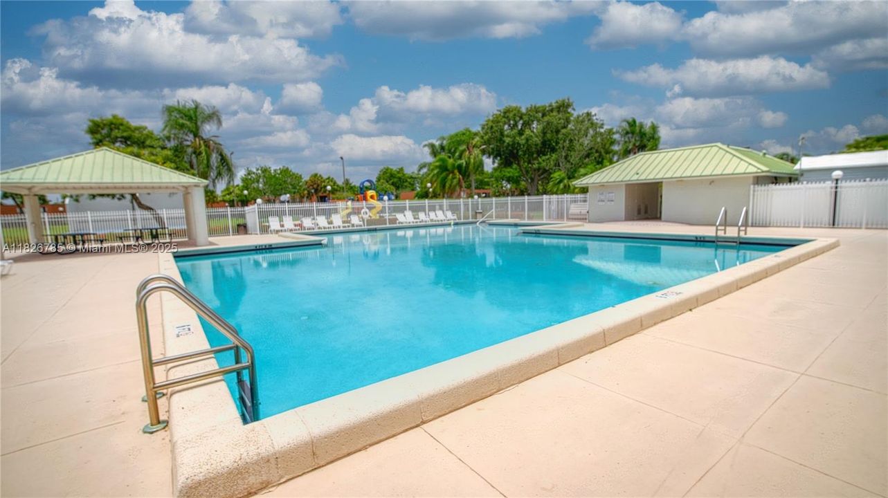 For Sale: $515,000 (3 beds, 2 baths, 2457 Square Feet)