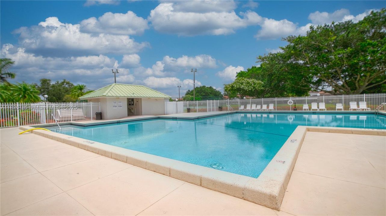 For Sale: $515,000 (3 beds, 2 baths, 2457 Square Feet)