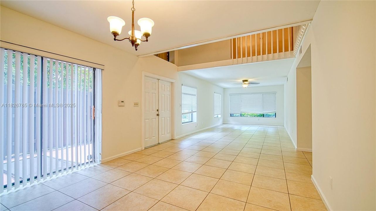 Living room / Dining