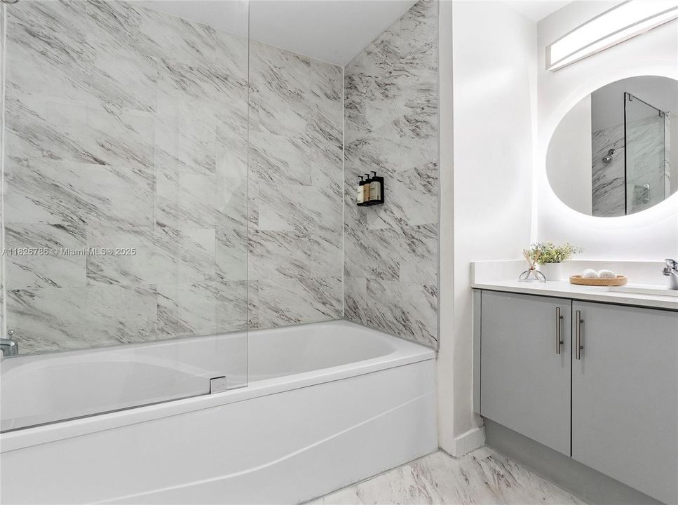 For Sale: $689,000 (1 beds, 2 baths, 747 Square Feet)