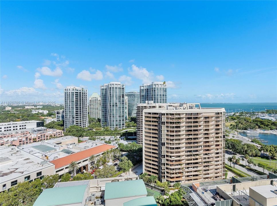 For Sale: $689,000 (1 beds, 2 baths, 747 Square Feet)