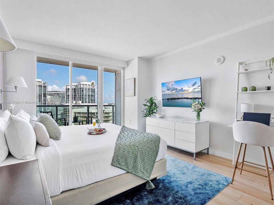 For Sale: $689,000 (1 beds, 2 baths, 747 Square Feet)