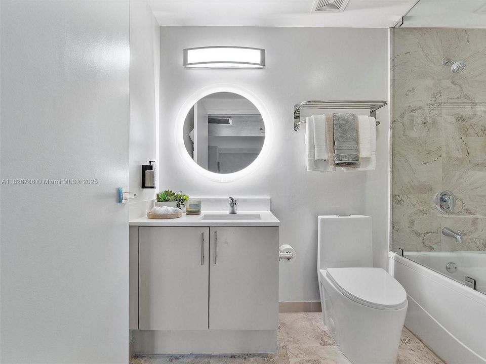 For Sale: $689,000 (1 beds, 2 baths, 747 Square Feet)