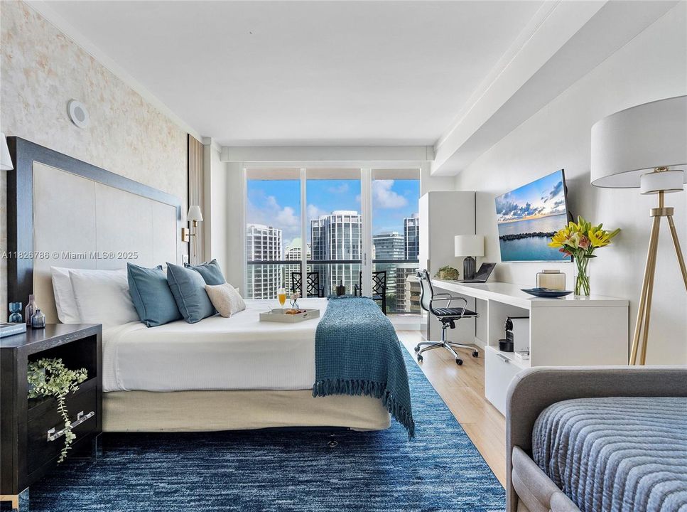 For Sale: $689,000 (1 beds, 2 baths, 747 Square Feet)