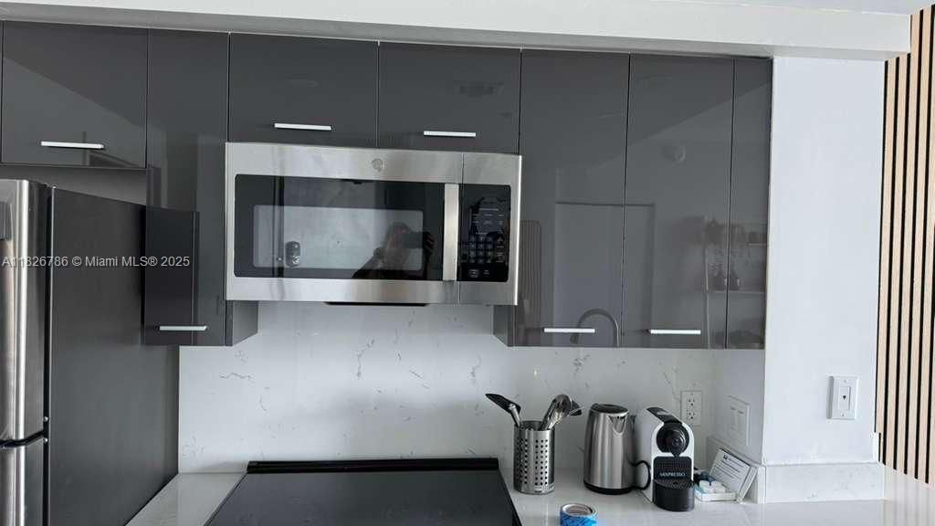 For Sale: $689,000 (1 beds, 2 baths, 747 Square Feet)