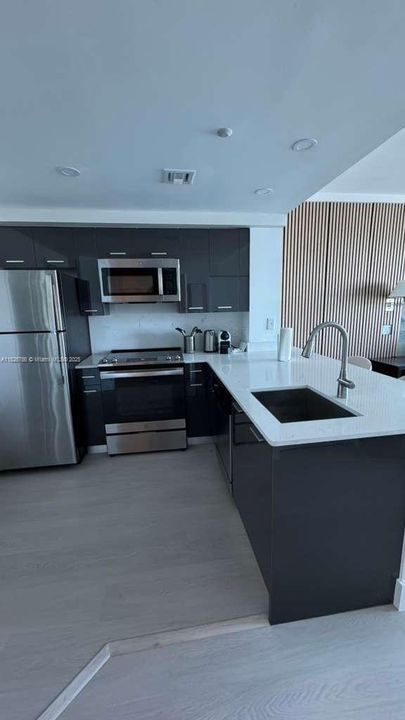 For Sale: $689,000 (1 beds, 2 baths, 747 Square Feet)