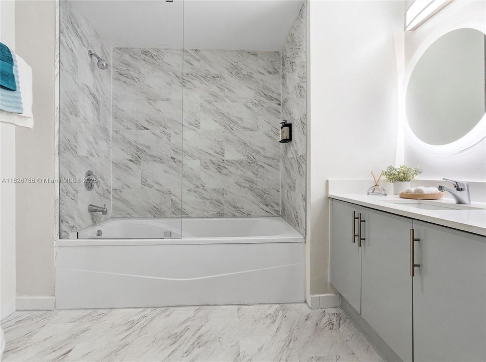 For Sale: $689,000 (1 beds, 2 baths, 747 Square Feet)