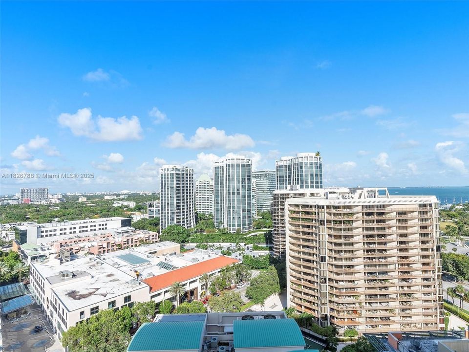 For Sale: $689,000 (1 beds, 2 baths, 747 Square Feet)