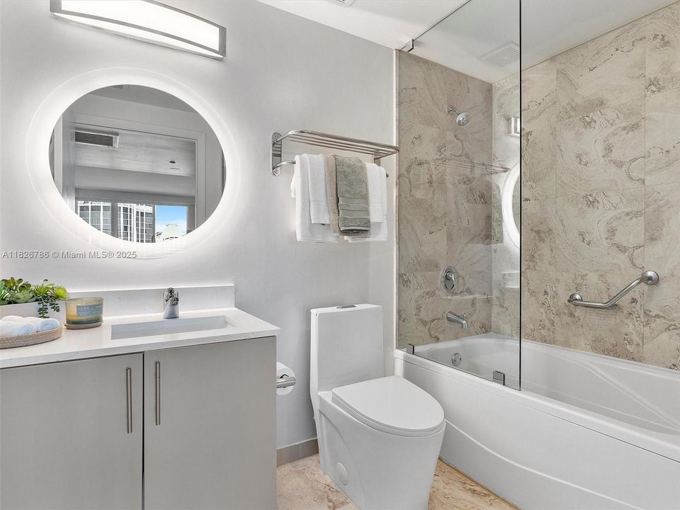 For Sale: $689,000 (1 beds, 2 baths, 747 Square Feet)