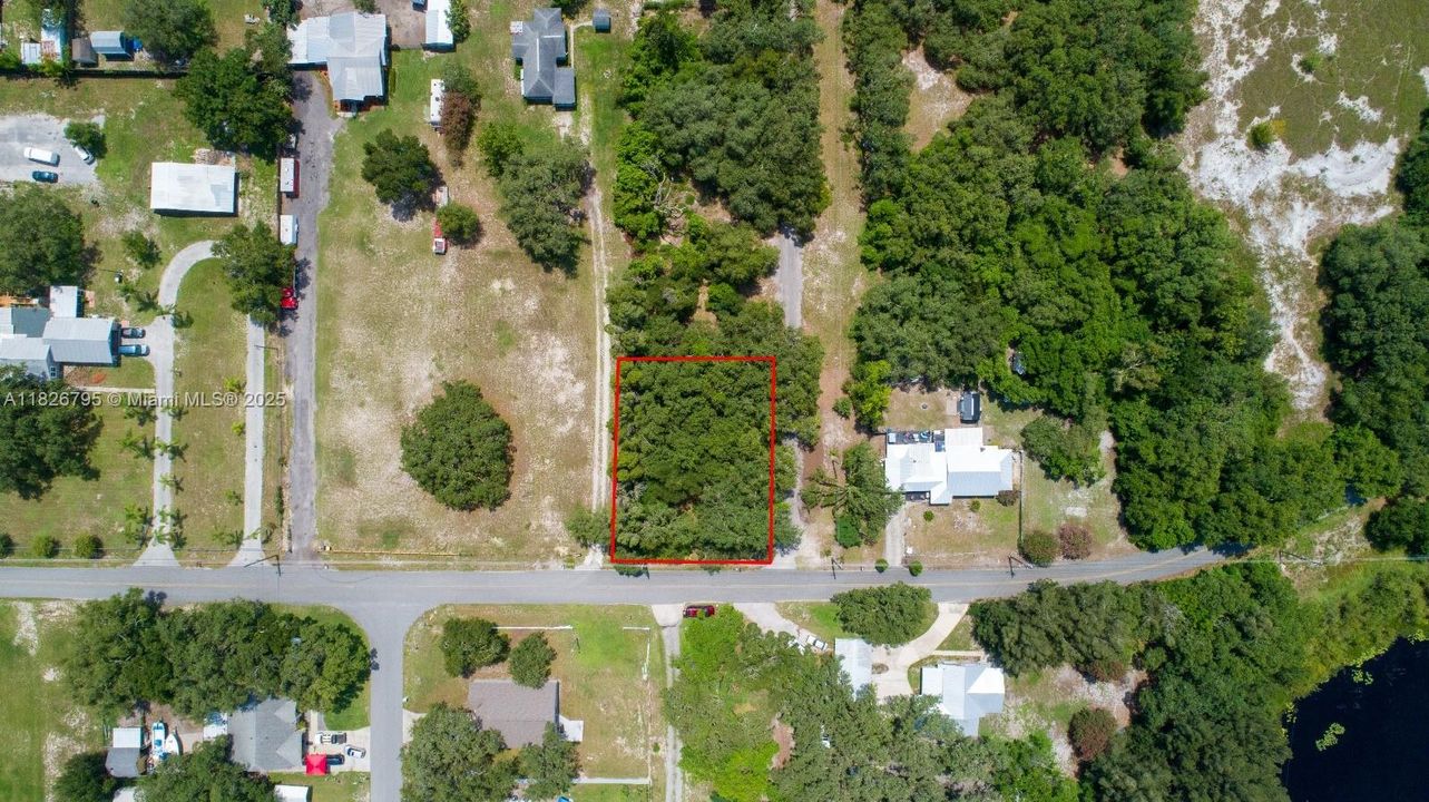 На продажу: $65,000 (0.22 acres)