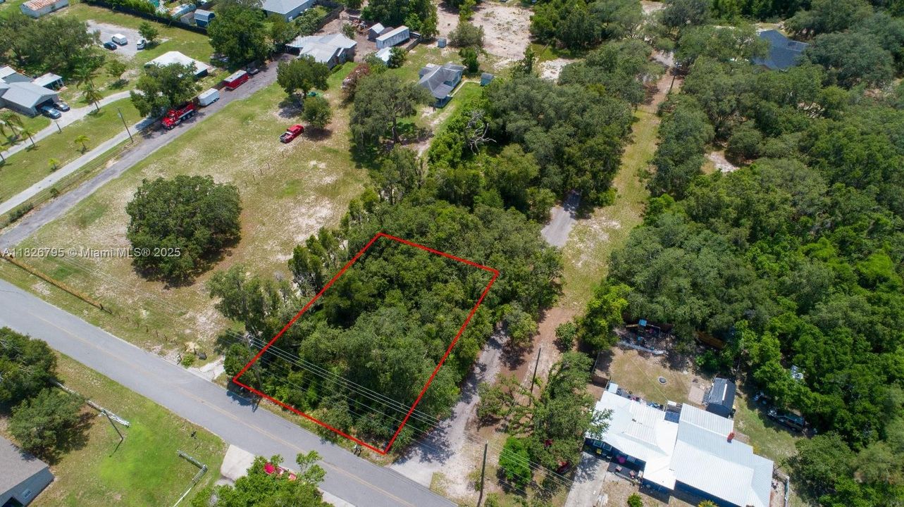 На продажу: $65,000 (0.22 acres)