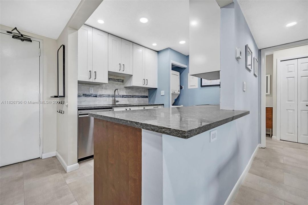 For Sale: $315,000 (2 beds, 2 baths, 1104 Square Feet)