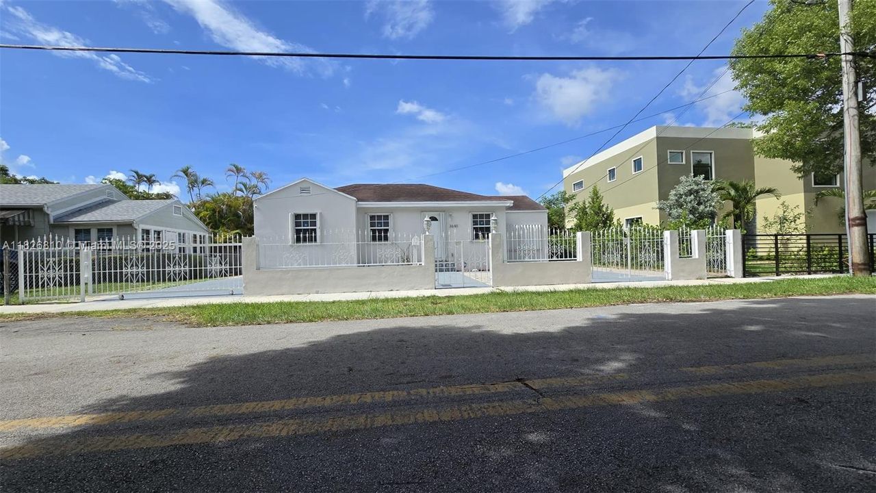 Recently Sold: $660,000 (3 beds, 2 baths, 1286 Square Feet)