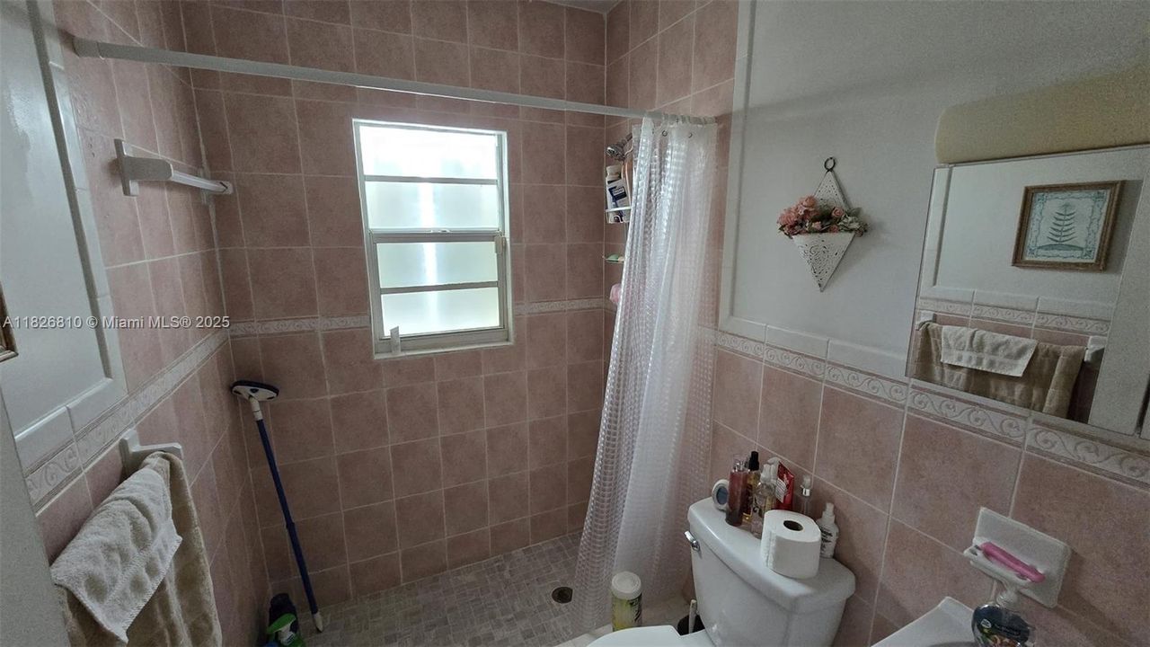 Recently Sold: $660,000 (3 beds, 2 baths, 1286 Square Feet)