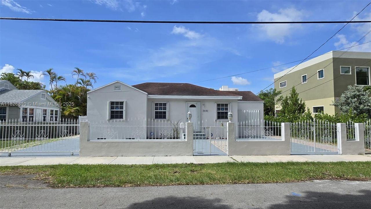 Recently Sold: $660,000 (3 beds, 2 baths, 1286 Square Feet)