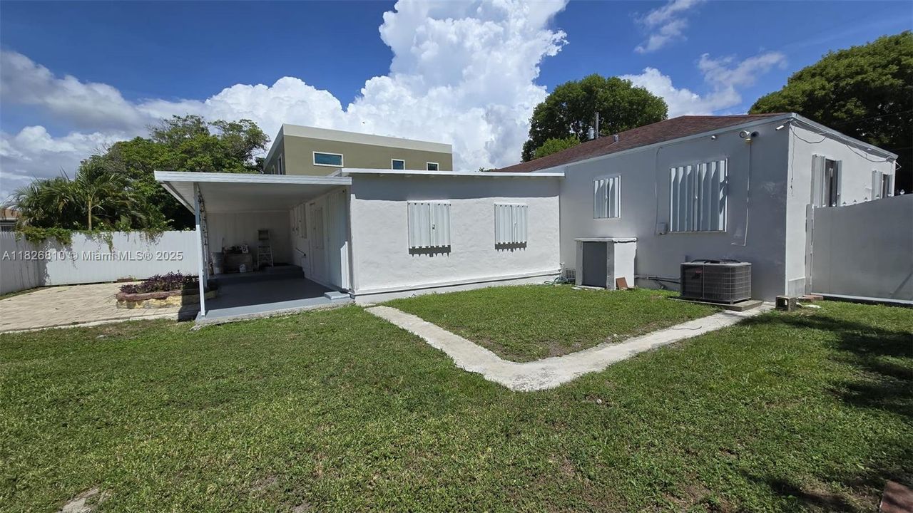 Recently Sold: $660,000 (3 beds, 2 baths, 1286 Square Feet)