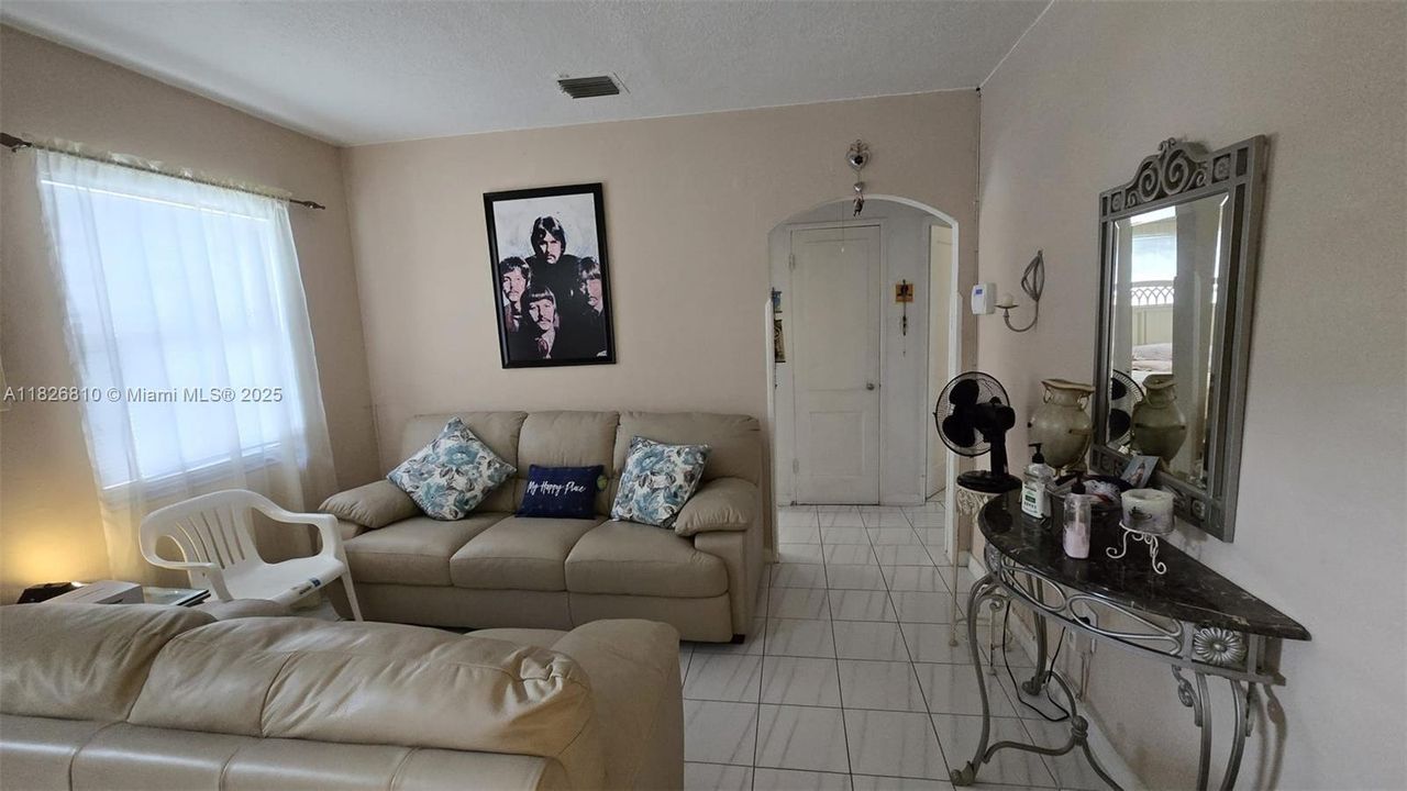 Recently Sold: $660,000 (3 beds, 2 baths, 1286 Square Feet)