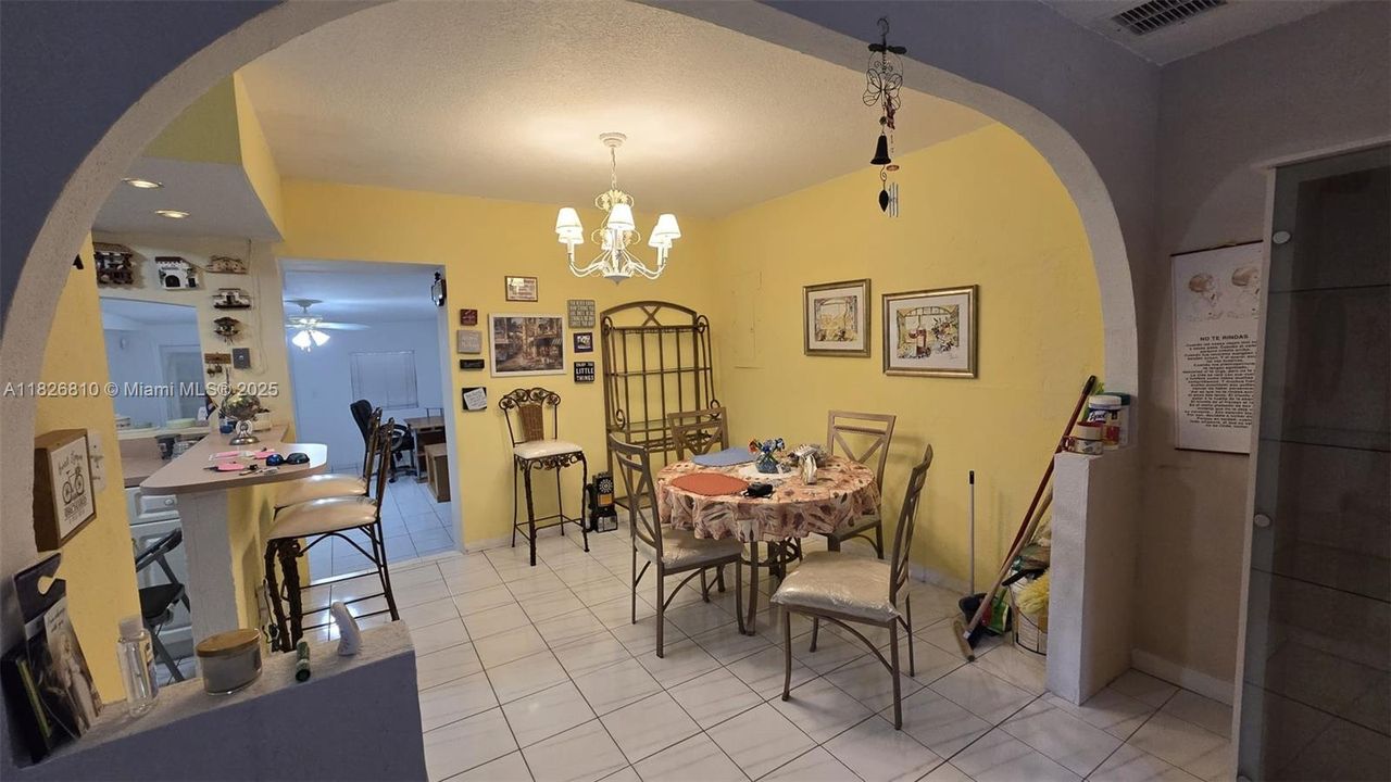 Recently Sold: $660,000 (3 beds, 2 baths, 1286 Square Feet)