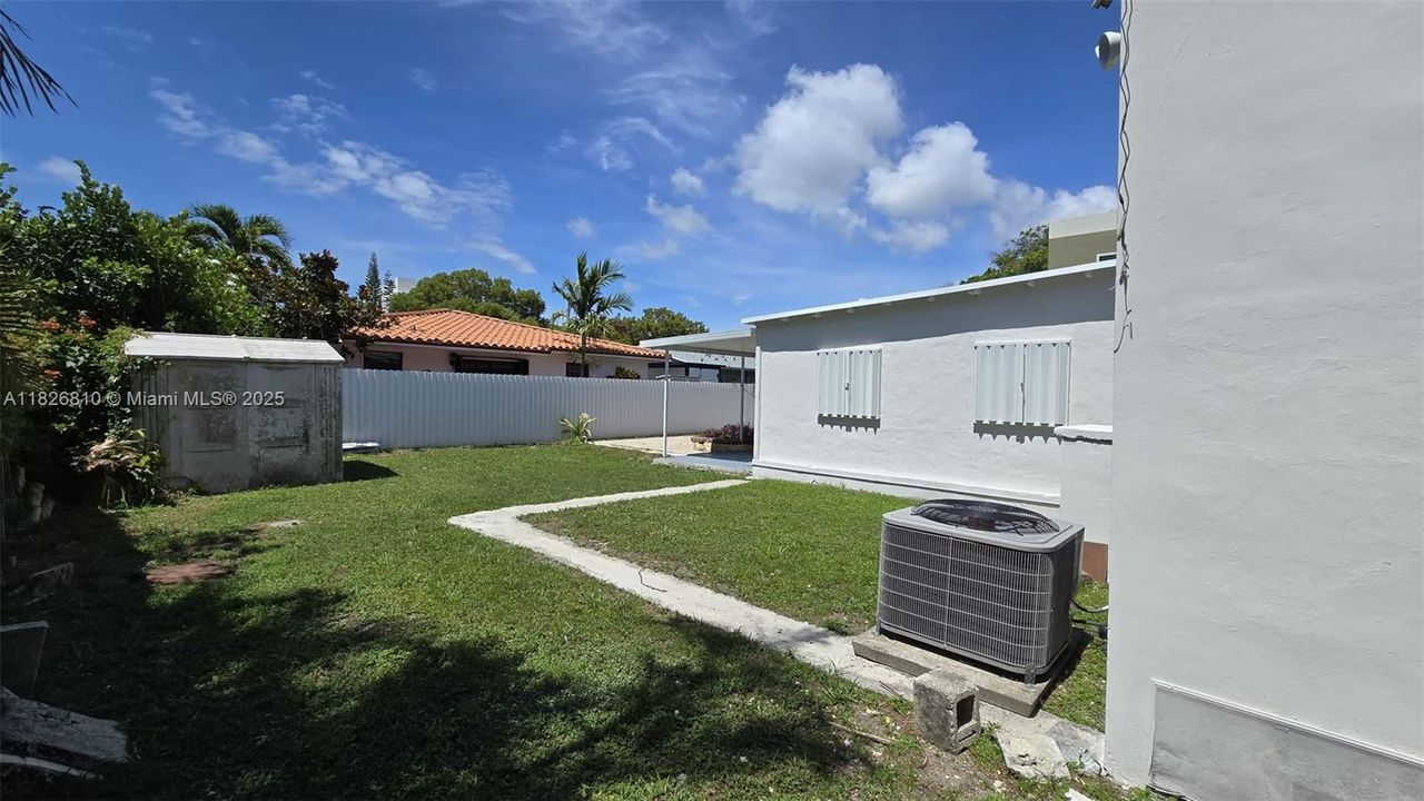 Recently Sold: $660,000 (3 beds, 2 baths, 1286 Square Feet)