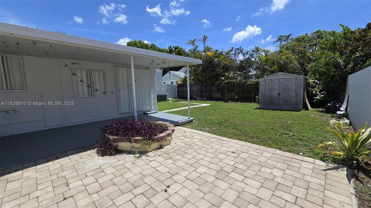 Recently Sold: $660,000 (3 beds, 2 baths, 1286 Square Feet)