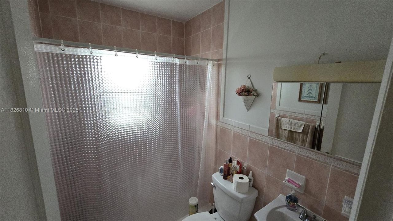 Recently Sold: $660,000 (3 beds, 2 baths, 1286 Square Feet)