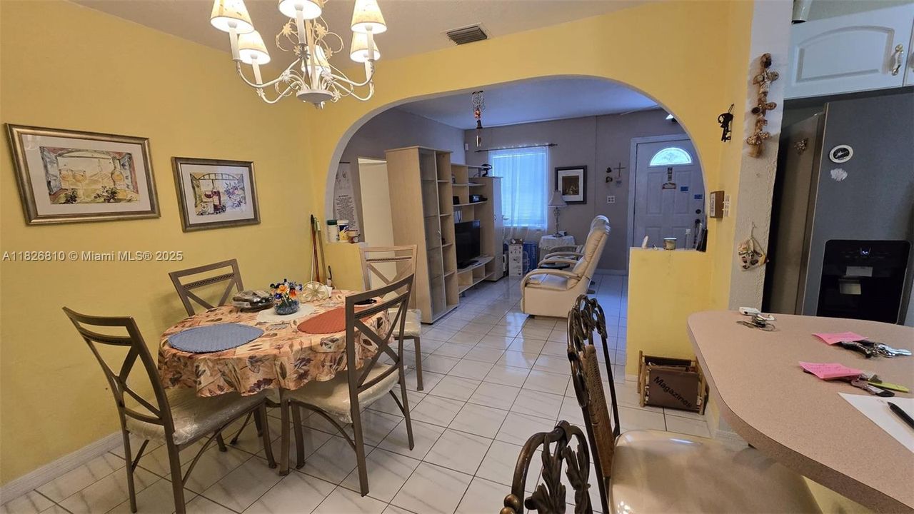 Recently Sold: $660,000 (3 beds, 2 baths, 1286 Square Feet)