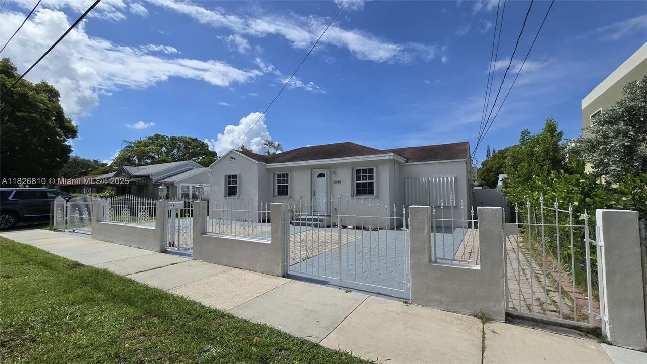 Recently Sold: $660,000 (3 beds, 2 baths, 1286 Square Feet)