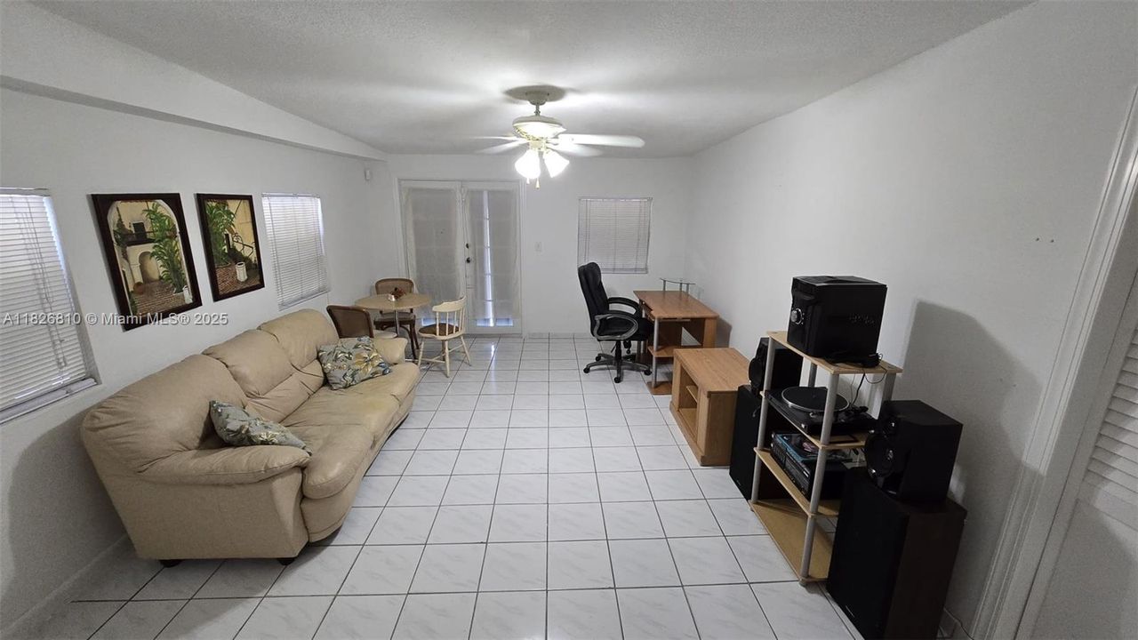 Recently Sold: $660,000 (3 beds, 2 baths, 1286 Square Feet)