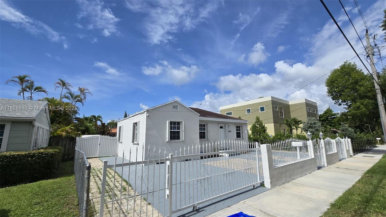 Recently Sold: $660,000 (3 beds, 2 baths, 1286 Square Feet)