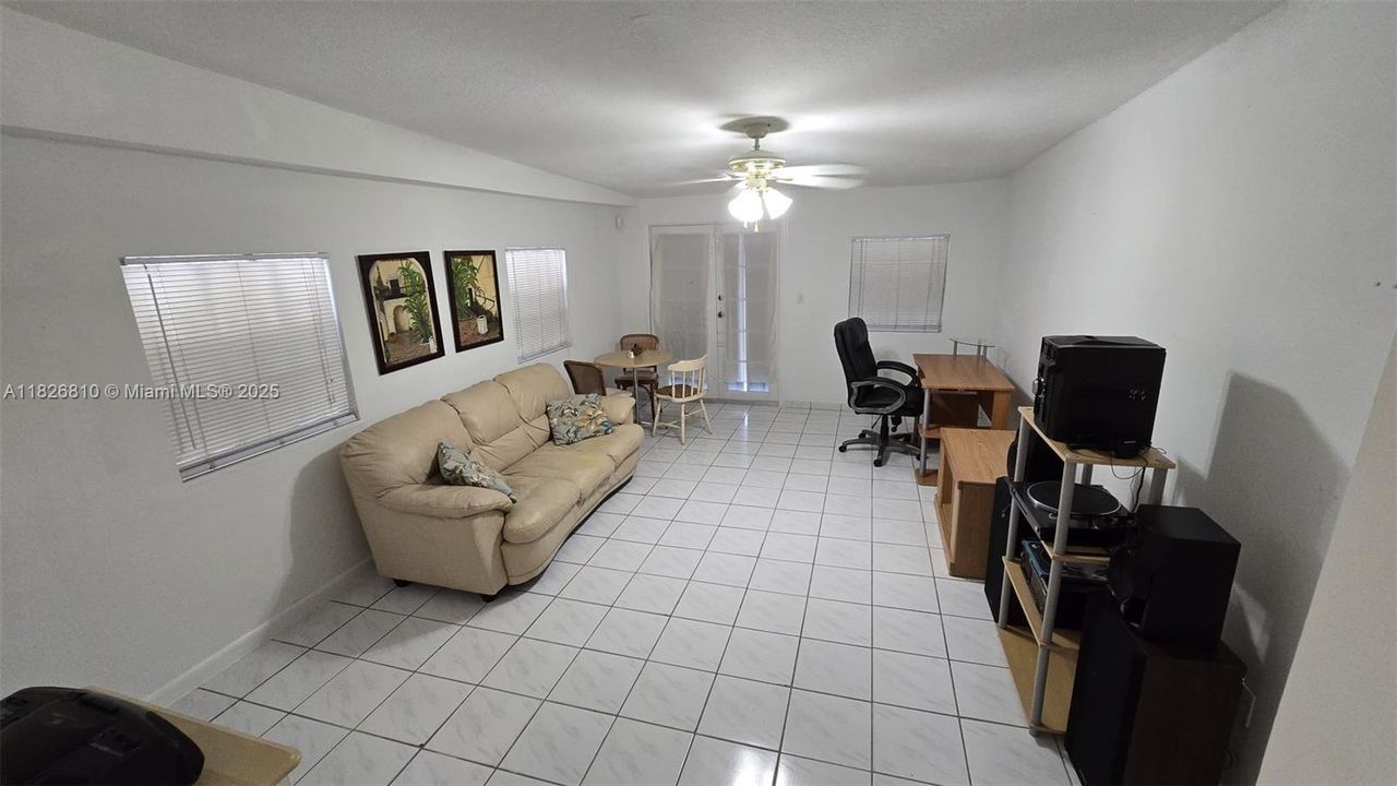 Recently Sold: $660,000 (3 beds, 2 baths, 1286 Square Feet)