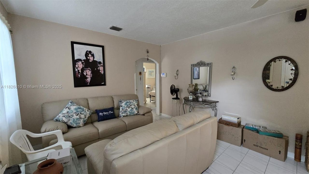 Recently Sold: $660,000 (3 beds, 2 baths, 1286 Square Feet)